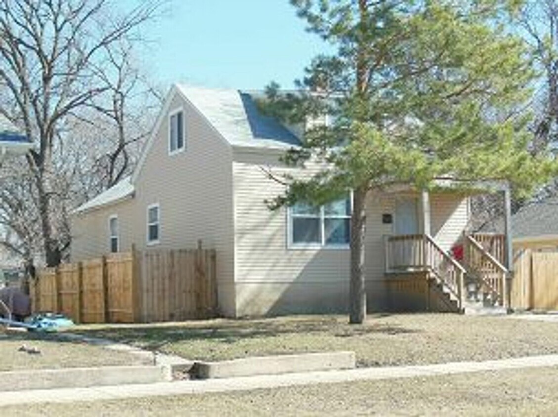 Foto principal - Four bedroom home available soon in NW Minot.