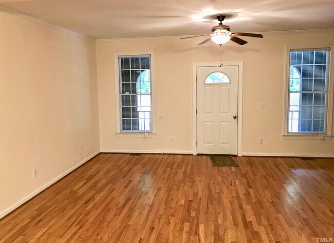 Foto del edificio - 380 Riverstone Dr