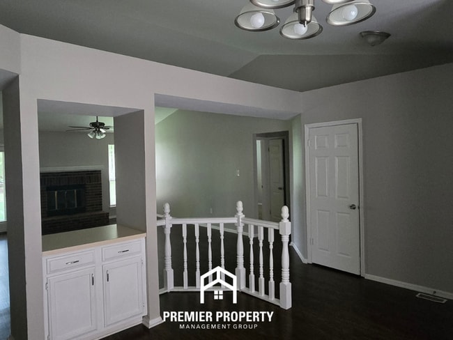 Building Photo - Stunning 3BR/2BA Florissant Home with Fireplace, 2-Car Garage & Fenced Yard!