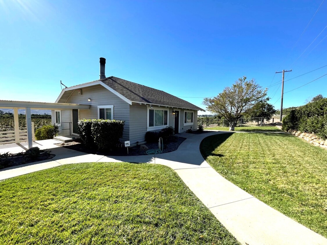 Foto principal - Santa Paula Ranch Home- 2 Bedroom w/Den