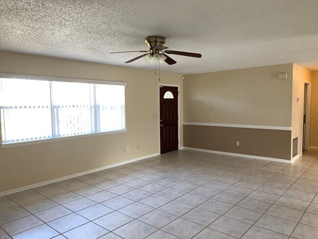 Building Photo - 3 br, 2 bath House - 2851 E. Waco Drive