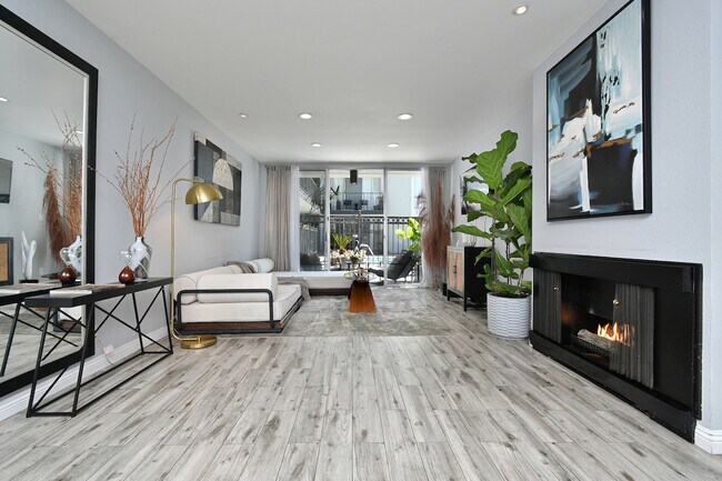 Foto del edificio - 1351 N Crescent Heights Blvd