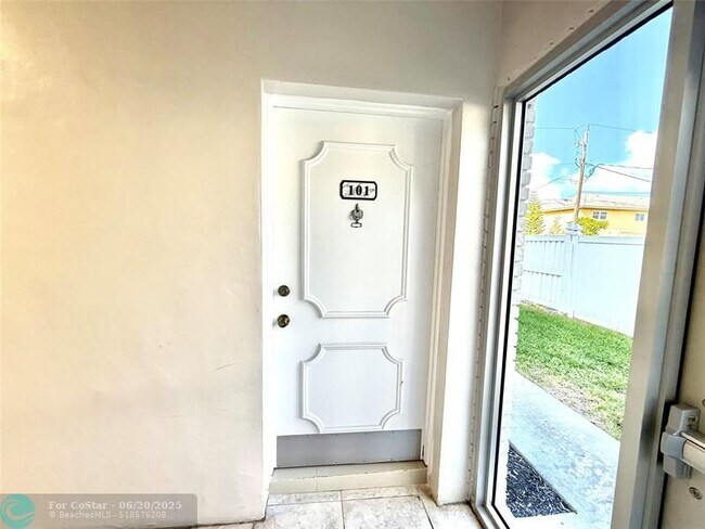 Foto del edificio - 299 SW 7th St