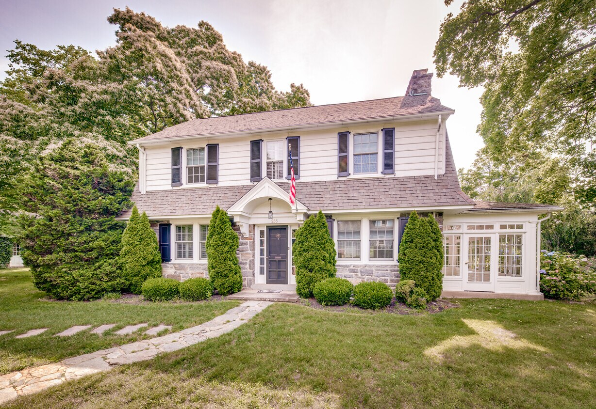 Primary Photo - 255 Price Ave