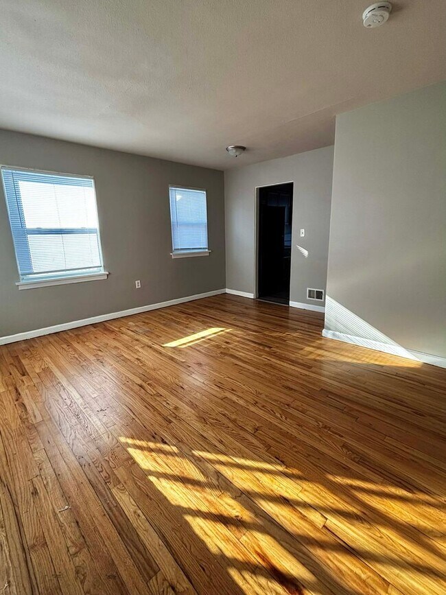 Foto del edificio - Beautifully Updated 2-Bedroom Home inGary