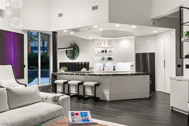 Foto del edificio - 2747 Paradise Rd