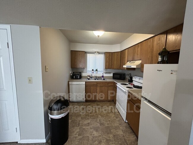 Foto del edificio - 1000 Emery Rd