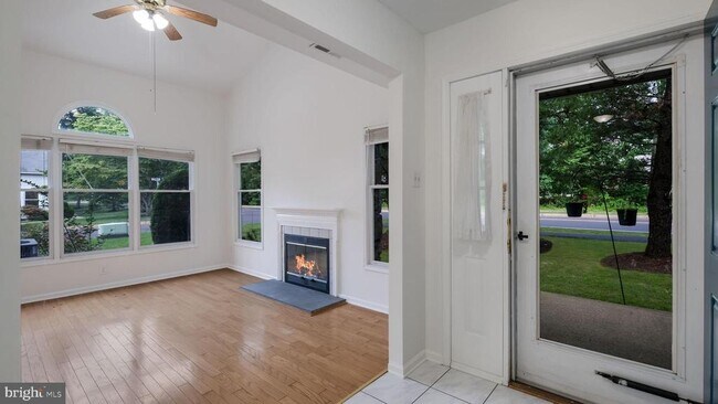 Foto del edificio - 48 Walton Ct