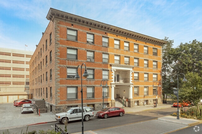 Building Photo - ONE18 West Street Residential