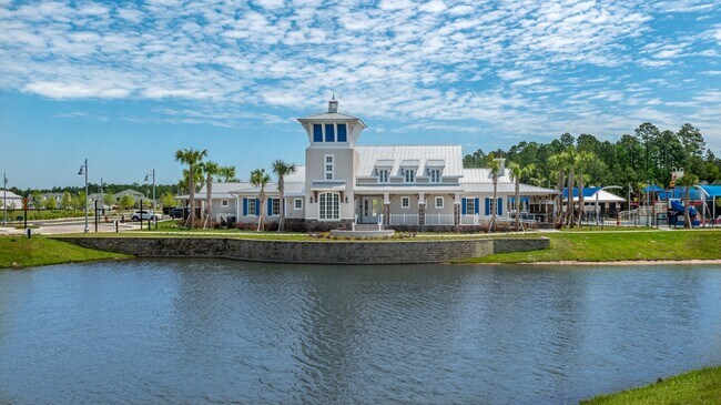 Foto del edificio - 389 Brandon Lakes Dr