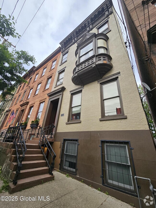 Building Photo - 15 Ten Broeck St
