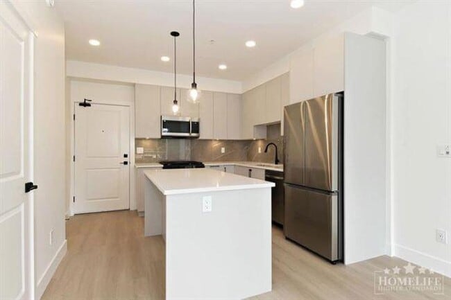 Building Photo - 3528-146A 146A St