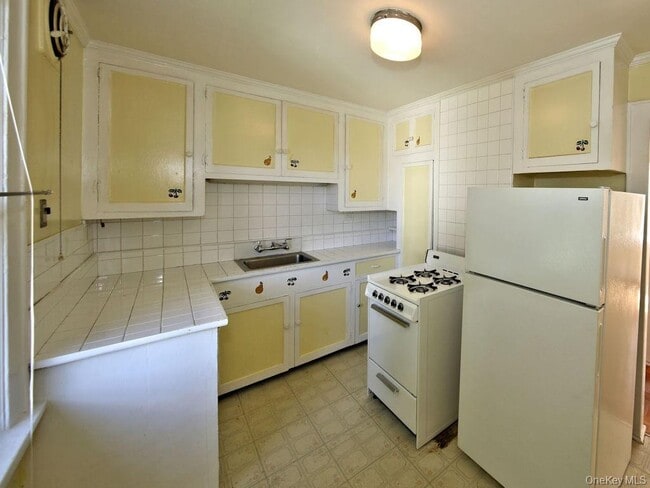 Foto del edificio - 56 S Lawn Ave