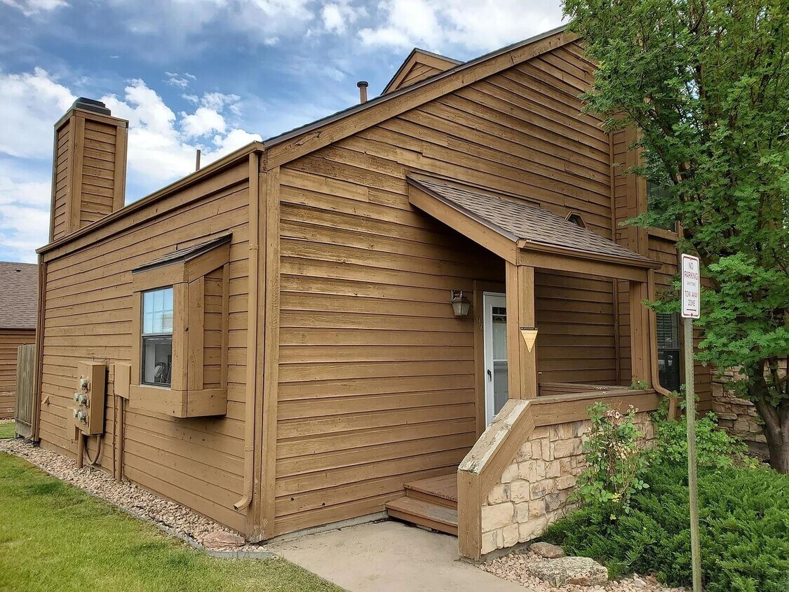 Foto principal - Charming 3BR Townhome in Denver