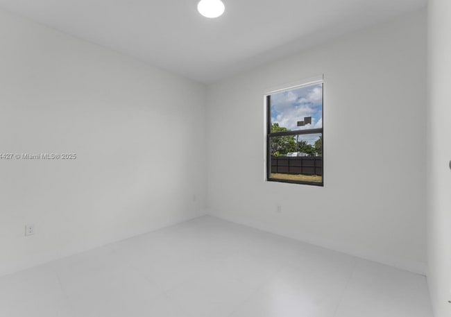 Building Photo - 32206 SW 196th Ave