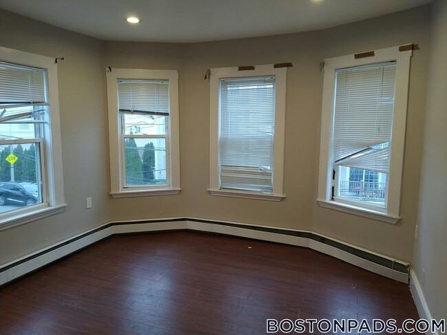 Building Photo - 44 Fenton St