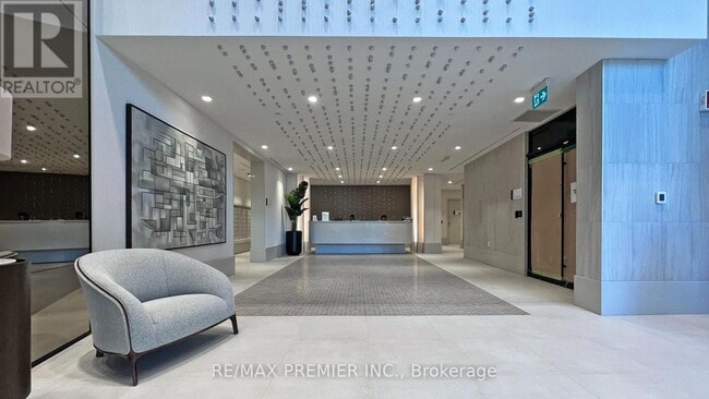 Building Photo - 2020-2020 Bathurst St