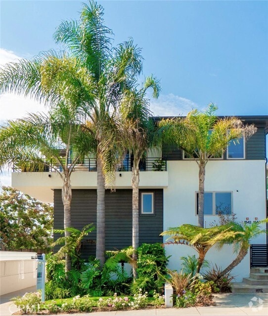 Building Photo - 1542 Manhattan Beach Blvd