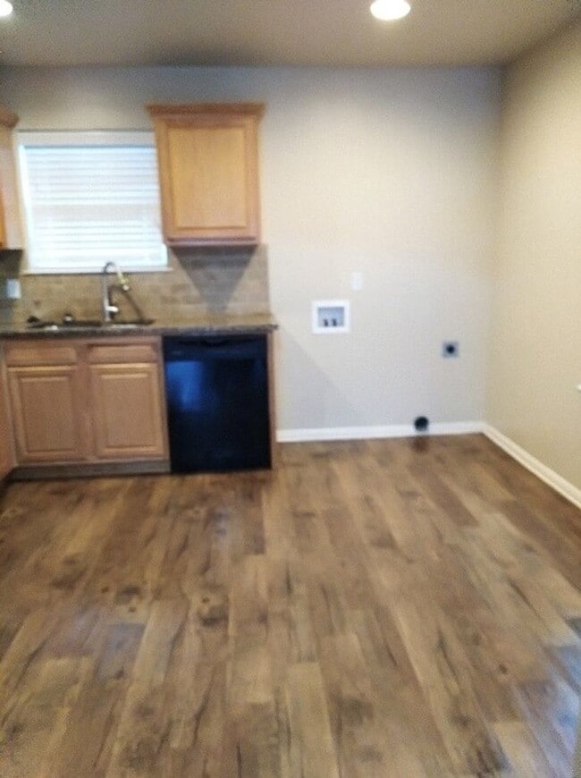 Building Photo - Sunview Homes - W Tonner