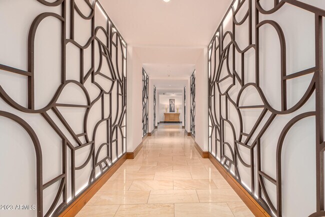 Building Photo - 7175 Camelback Rd