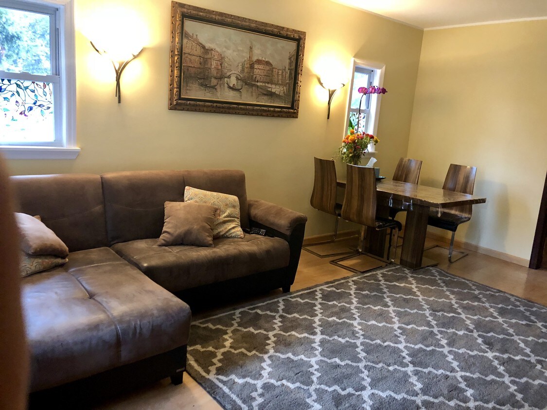 living room - 17-31 Dekalb Ave