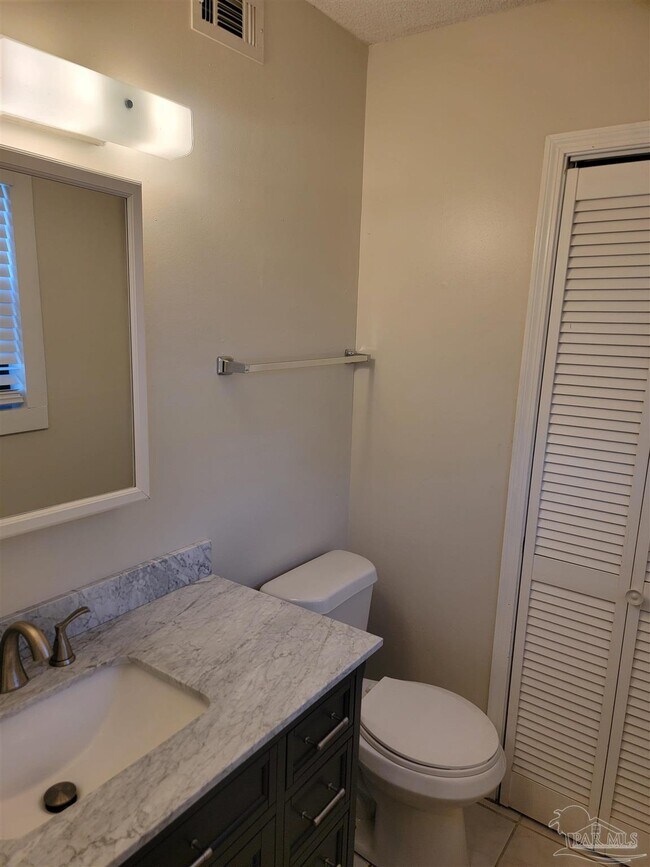 Foto del edificio - 8103 Stonebrook Dr