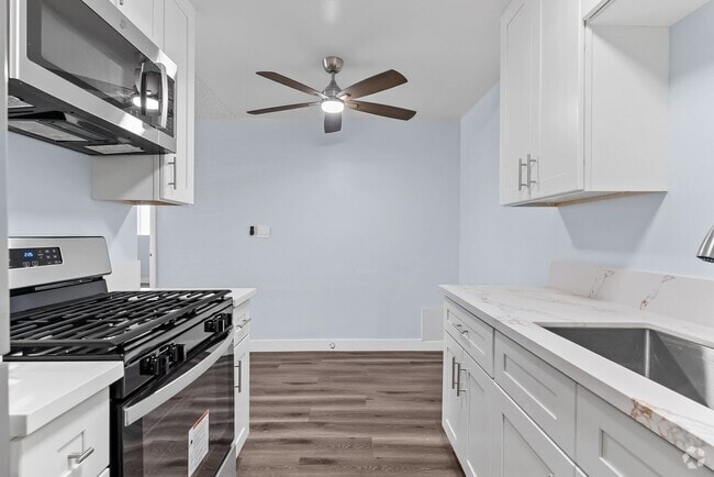 Building Photo - 1804 W 78th St