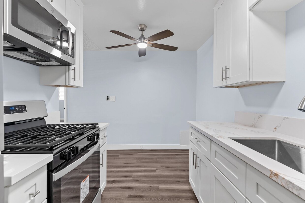 Primary Photo - 1804 W 78th St