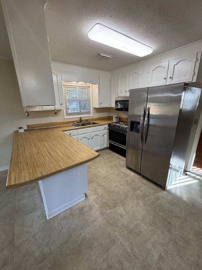 Foto del edificio - 761 Bob Hall Rd