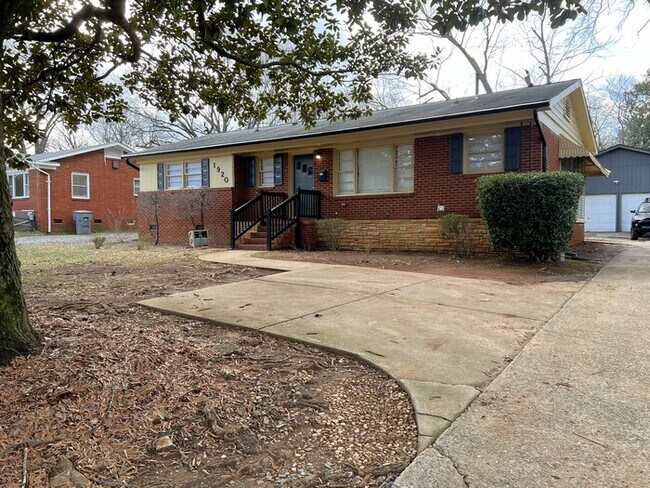 Foto del edificio - 1920 Eastway Dr