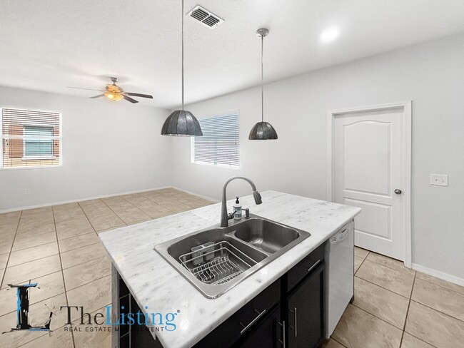 Building Photo - 11174 Savannah Landing Cir