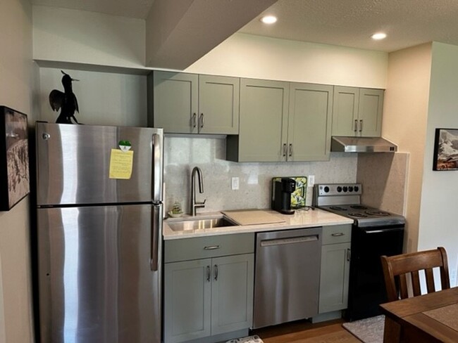 Foto del edificio - Long Term Rental - Chateau Claire 50