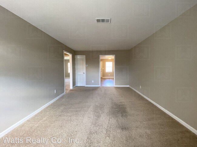 Building Photo - 650-688 S Parkell Ave