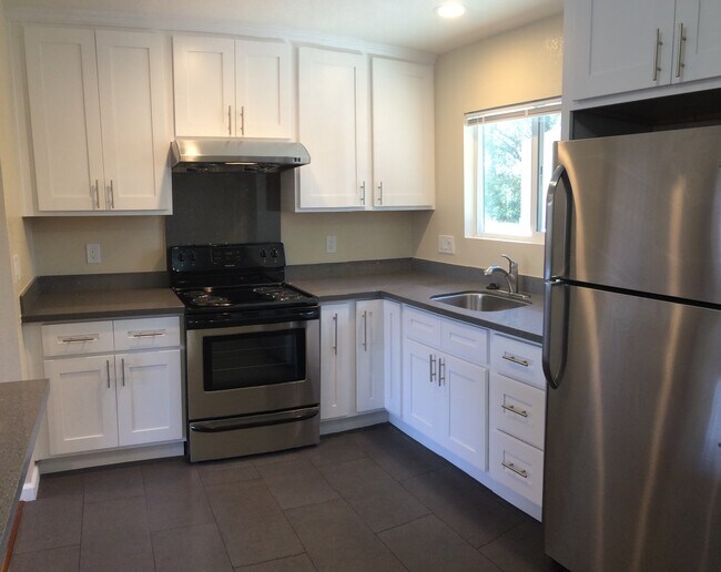 Kitchen Appliances - 1121 Borregas Ave