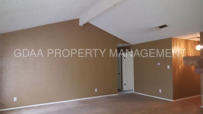 Foto del edificio - 7308 Loganberry Dr