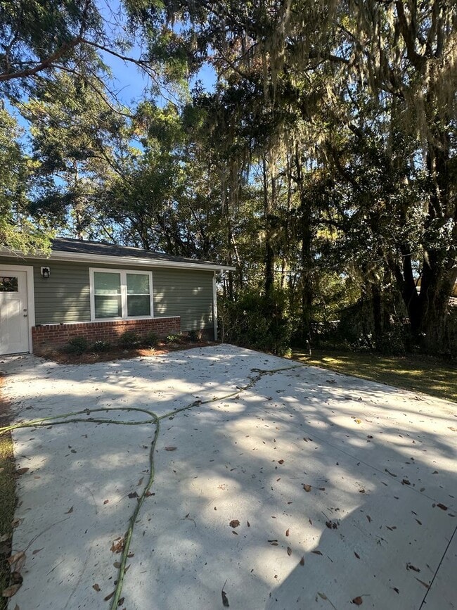 Photo - Newly remodeled 4/2 in the Eastgate Commun... House