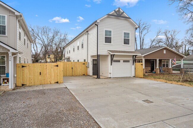 Foto del edificio - 454 E State St