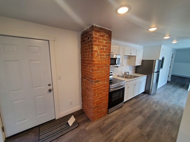 Building Photo - 308 Hill St
