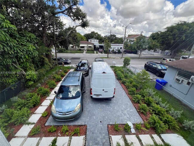 Foto del edificio - 4615 NW 15th Ct