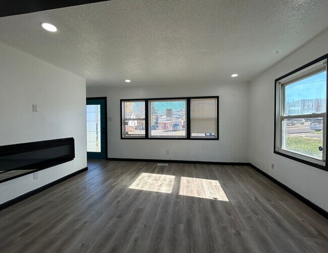 Foto del edificio - 5941 Evergreen Blvd