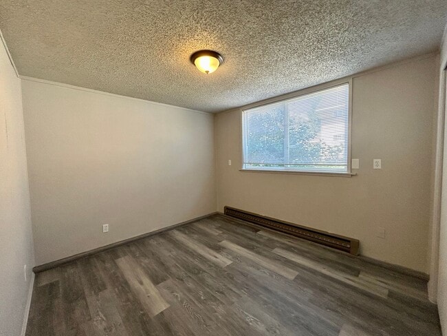 Building Photo - 603 E 3rd Ave