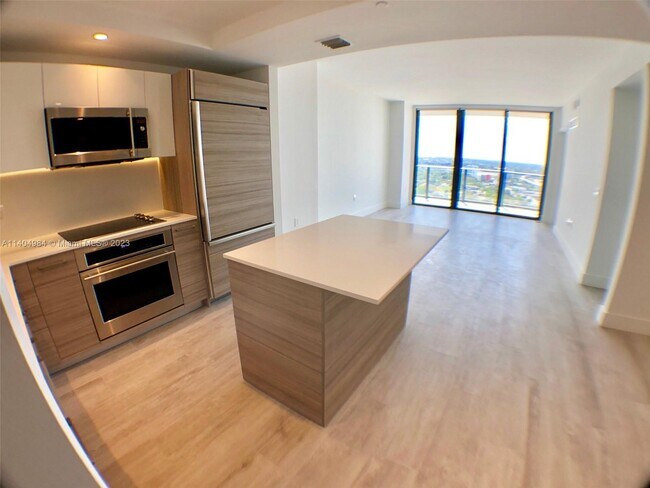 Foto del edificio - 121 NE 34th St