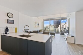 Building Photo - 1300 Brickell Bay Dr