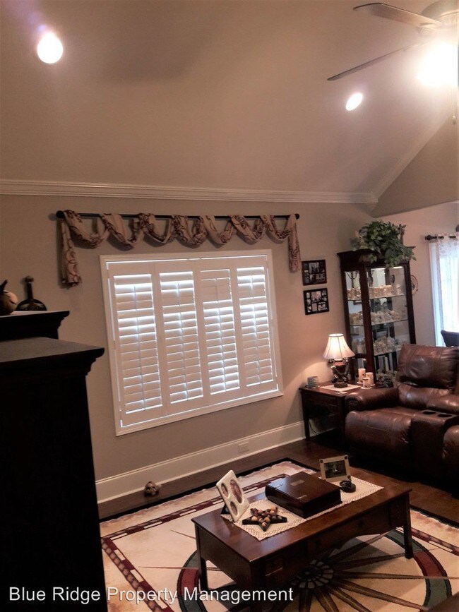 Foto del edificio - 3 br, 2 bath House - 229 Laurel Canyon