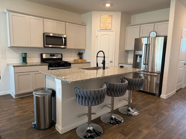 Building Photo - Room in Single Family Home on Brooklyn Dr