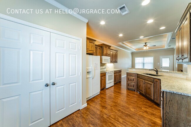 Foto del edificio - 458 Neals Hill Rd