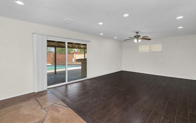 Foto del edificio - 439 E Malibu Dr