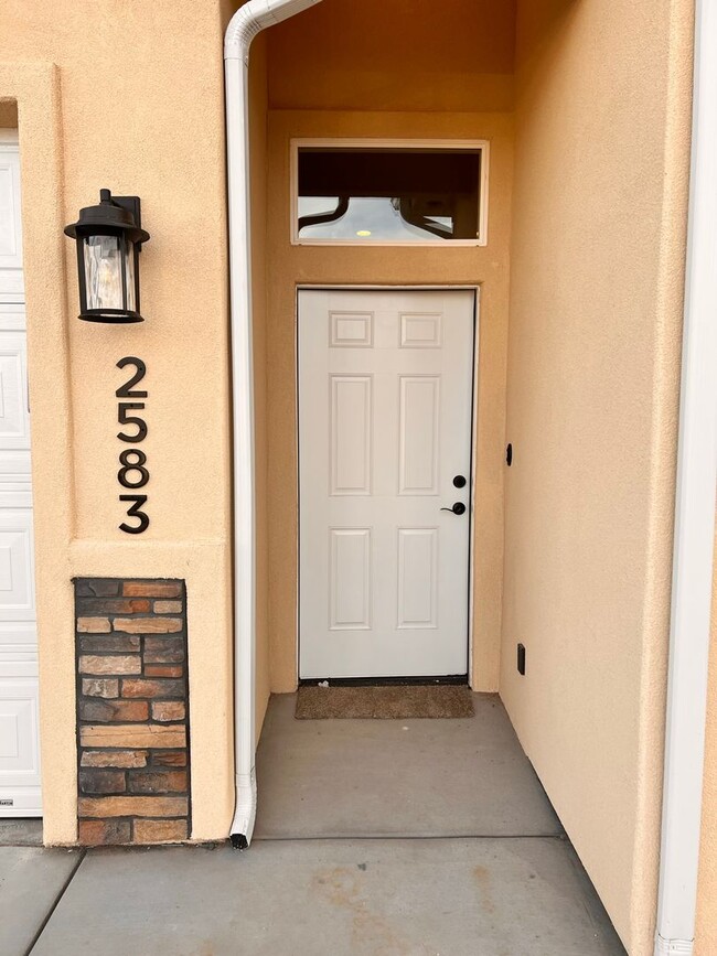Foto del edificio - Townhome in Hurricane