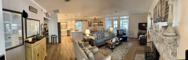 Photo - 3842 Edgewater Dr House