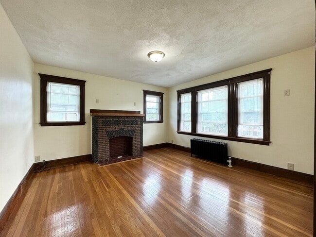 Building Photo - 14 Grossman St